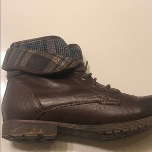 Adjustable combat boots